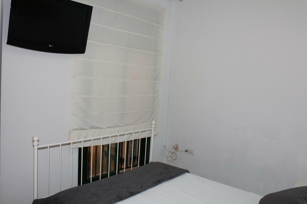 Apartamentos Rg Triana, Calle Castilla Con Patio Севілья Екстер'єр фото