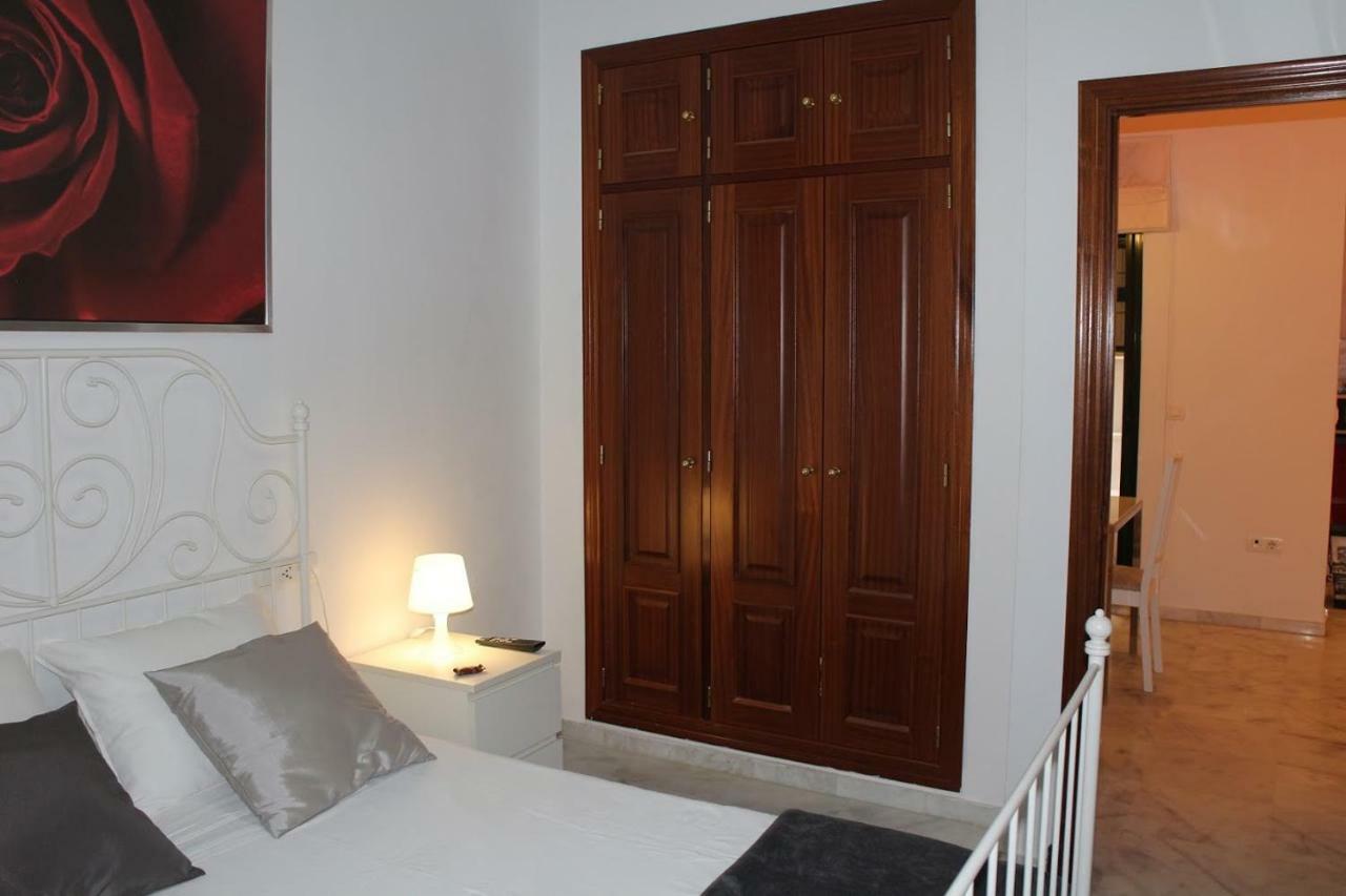 Apartamentos Rg Triana, Calle Castilla Con Patio Севілья Екстер'єр фото