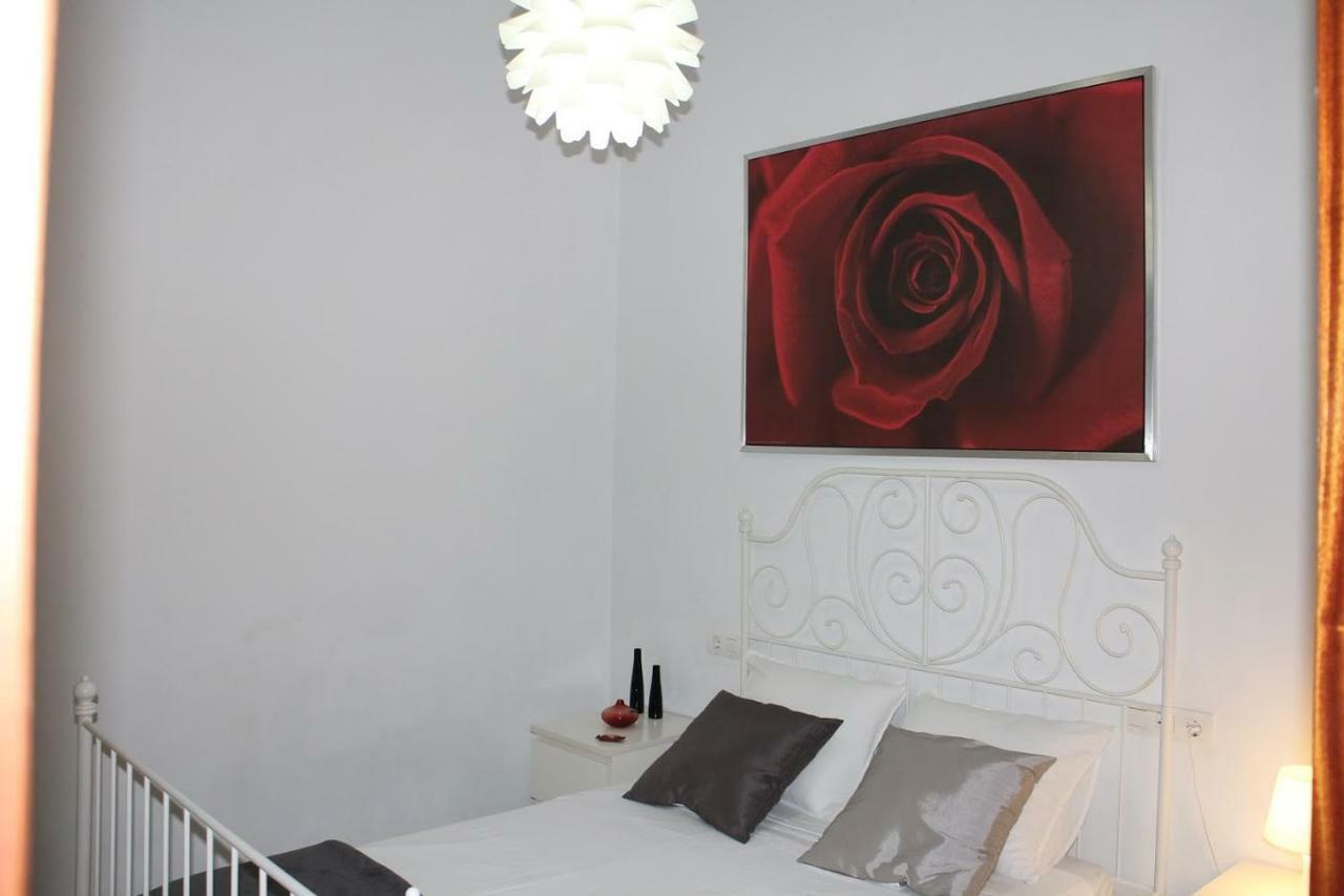 Apartamentos Rg Triana, Calle Castilla Con Patio Севілья Екстер'єр фото