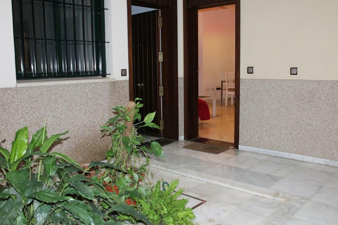 Apartamentos Rg Triana, Calle Castilla Con Patio Севілья Екстер'єр фото