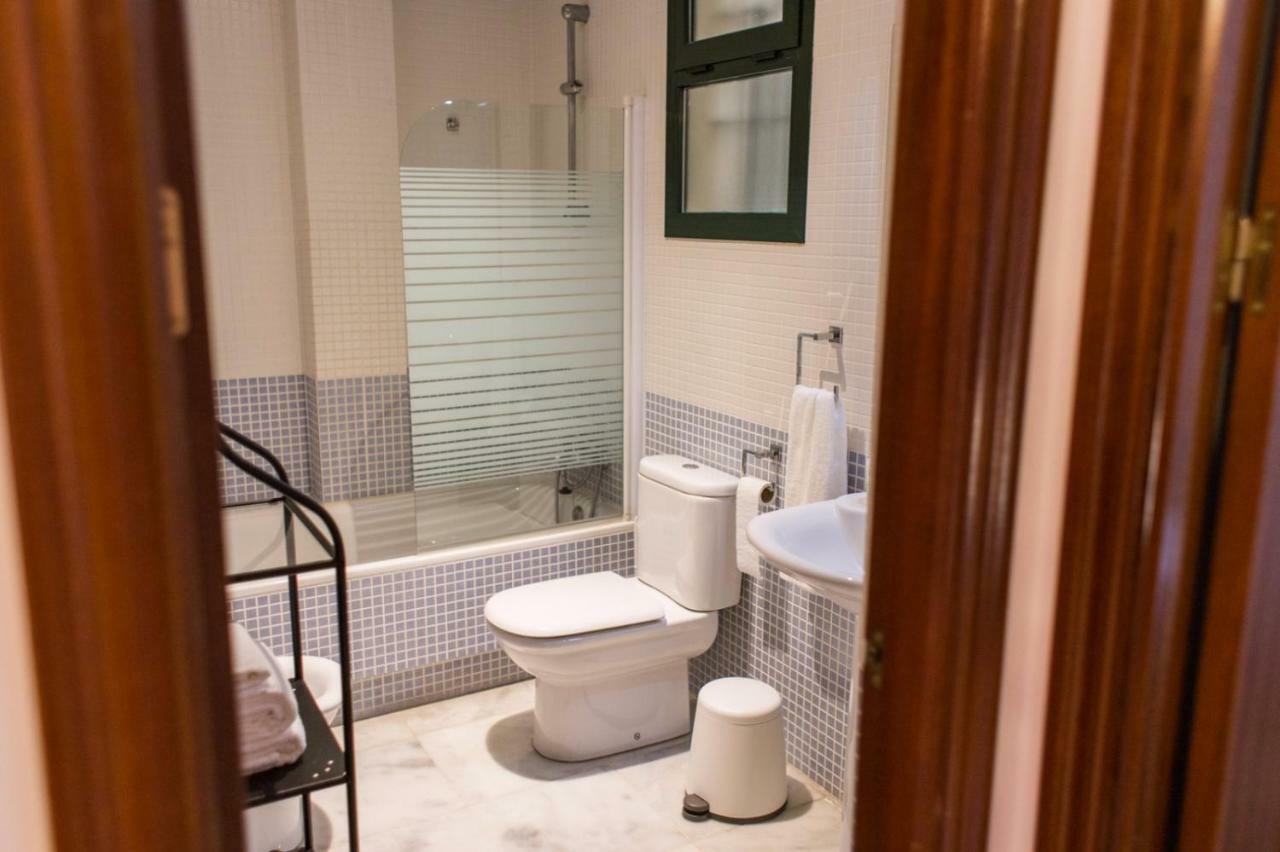 Apartamentos Rg Triana, Calle Castilla Con Patio Севілья Екстер'єр фото