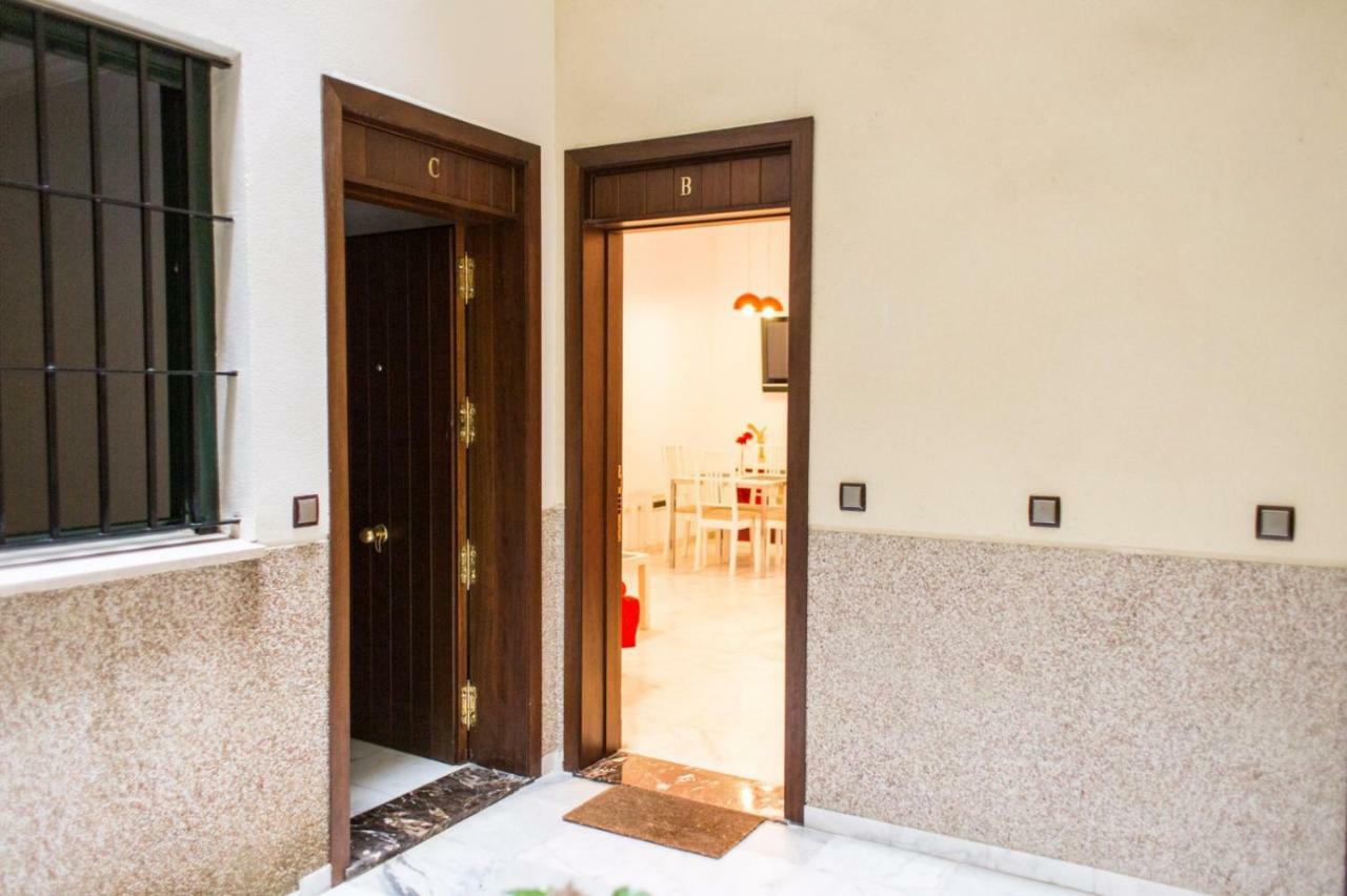 Apartamentos Rg Triana, Calle Castilla Con Patio Севілья Екстер'єр фото